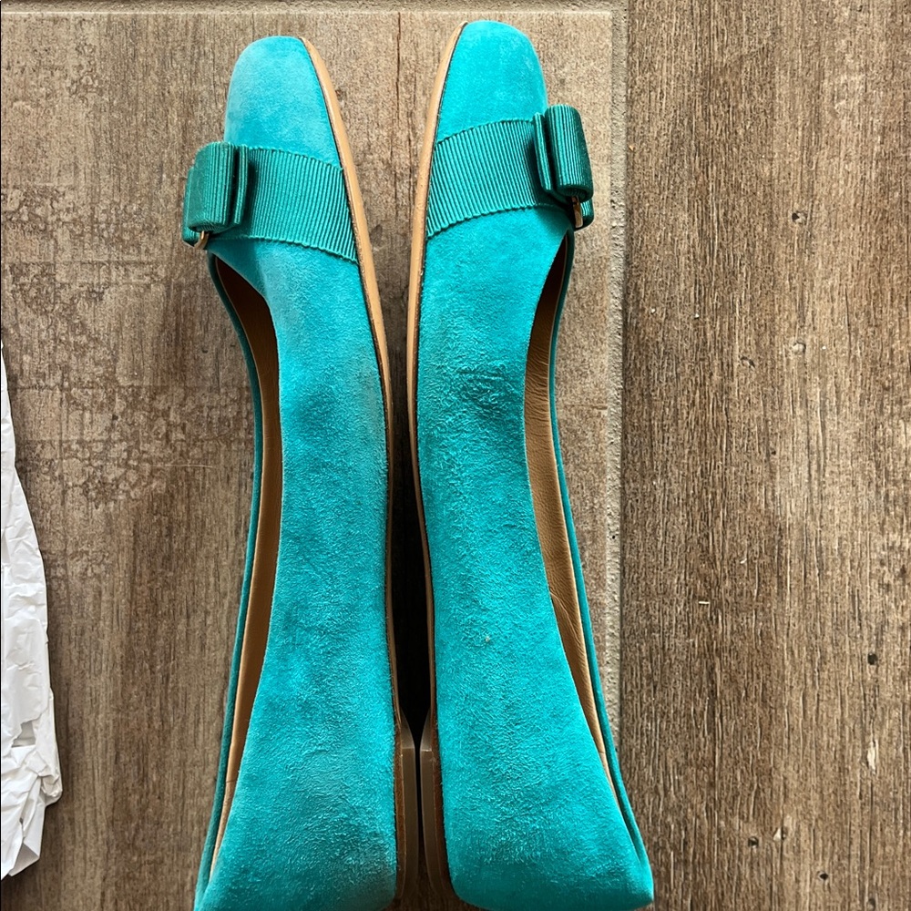 Salvatore Ferragamo Suede Flats with Bow and Gold Buckle size 9 - Picture 6 of 9